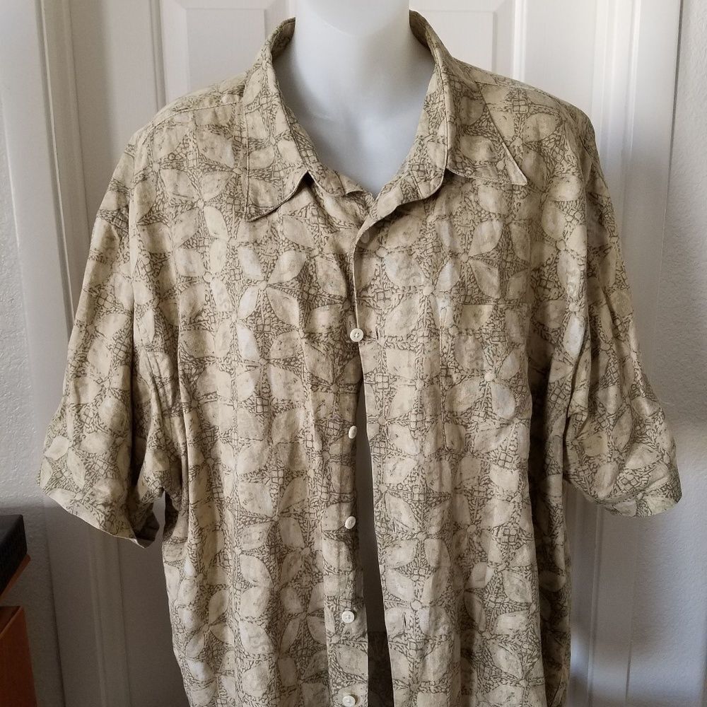 St. John’s Bay Men’s Brown Hawaiian Shirt Size XL Tropical Floral Print